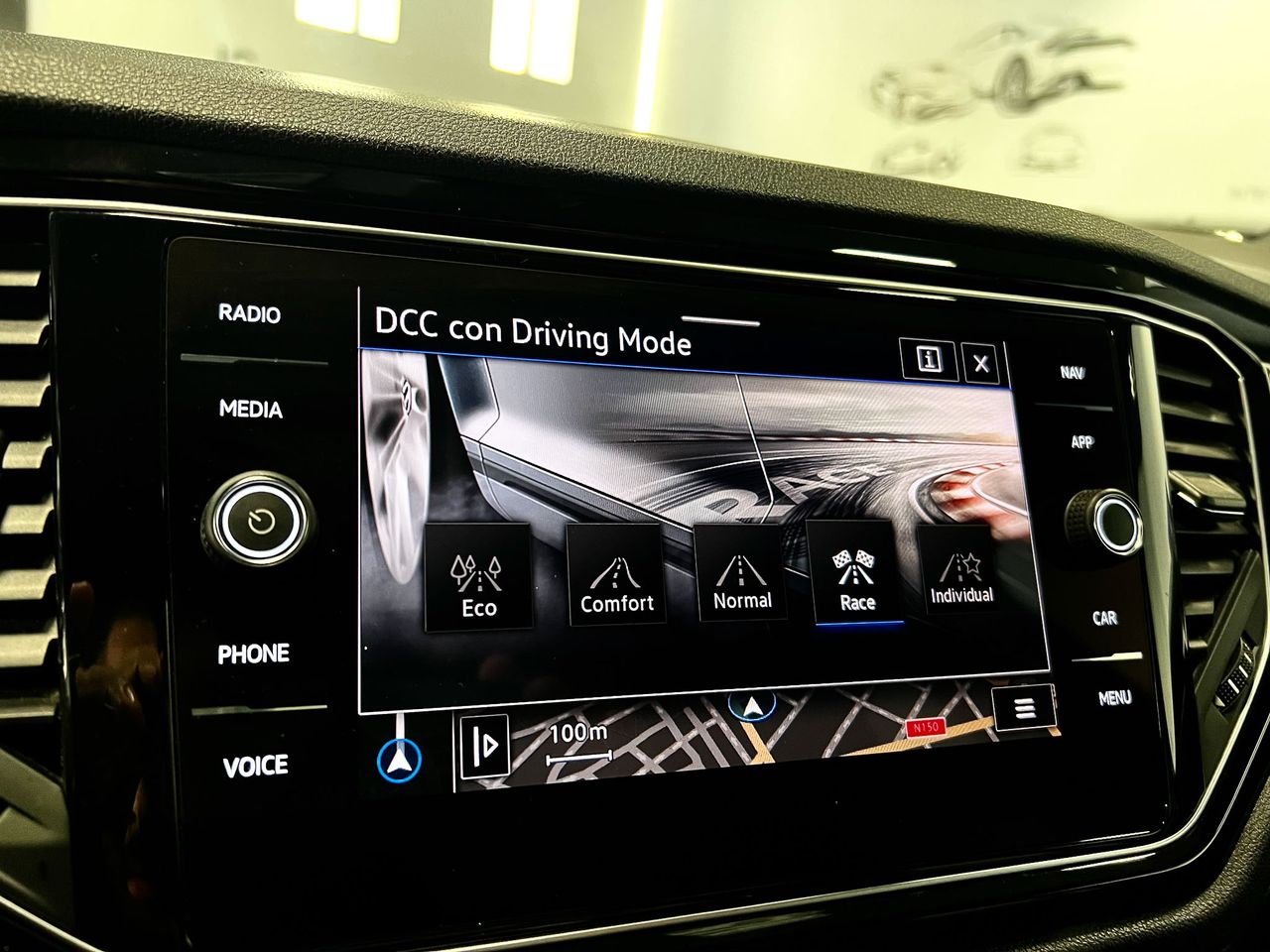 Volkswagen T-Roc R 300CV Akrapovic  - Foto 8