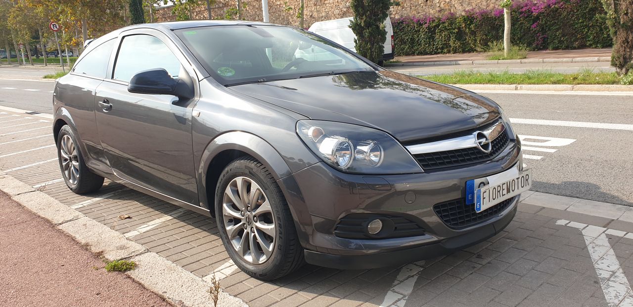 Opel astra direccion asistida  de segunda mano - opel astra 2011 /