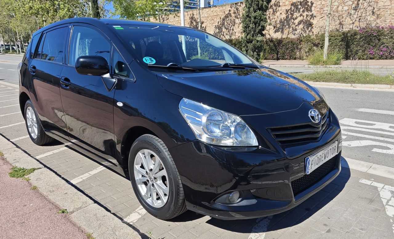Foto toyota verso 2011 /
