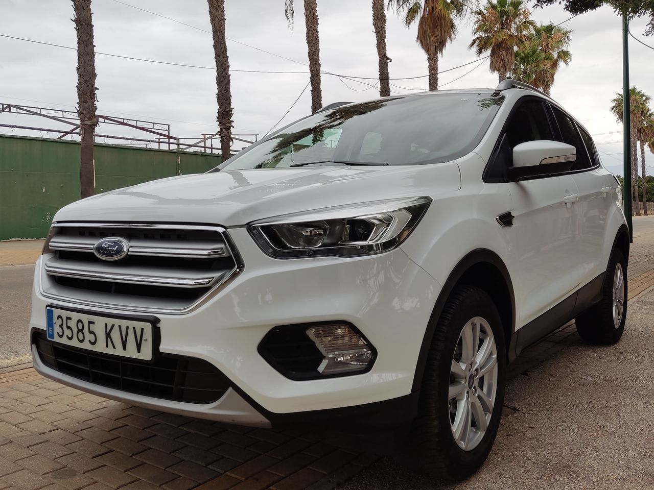 Ford Kuga ocasión segunda mano 2019 Gasolina por 21.400€ en Málaga