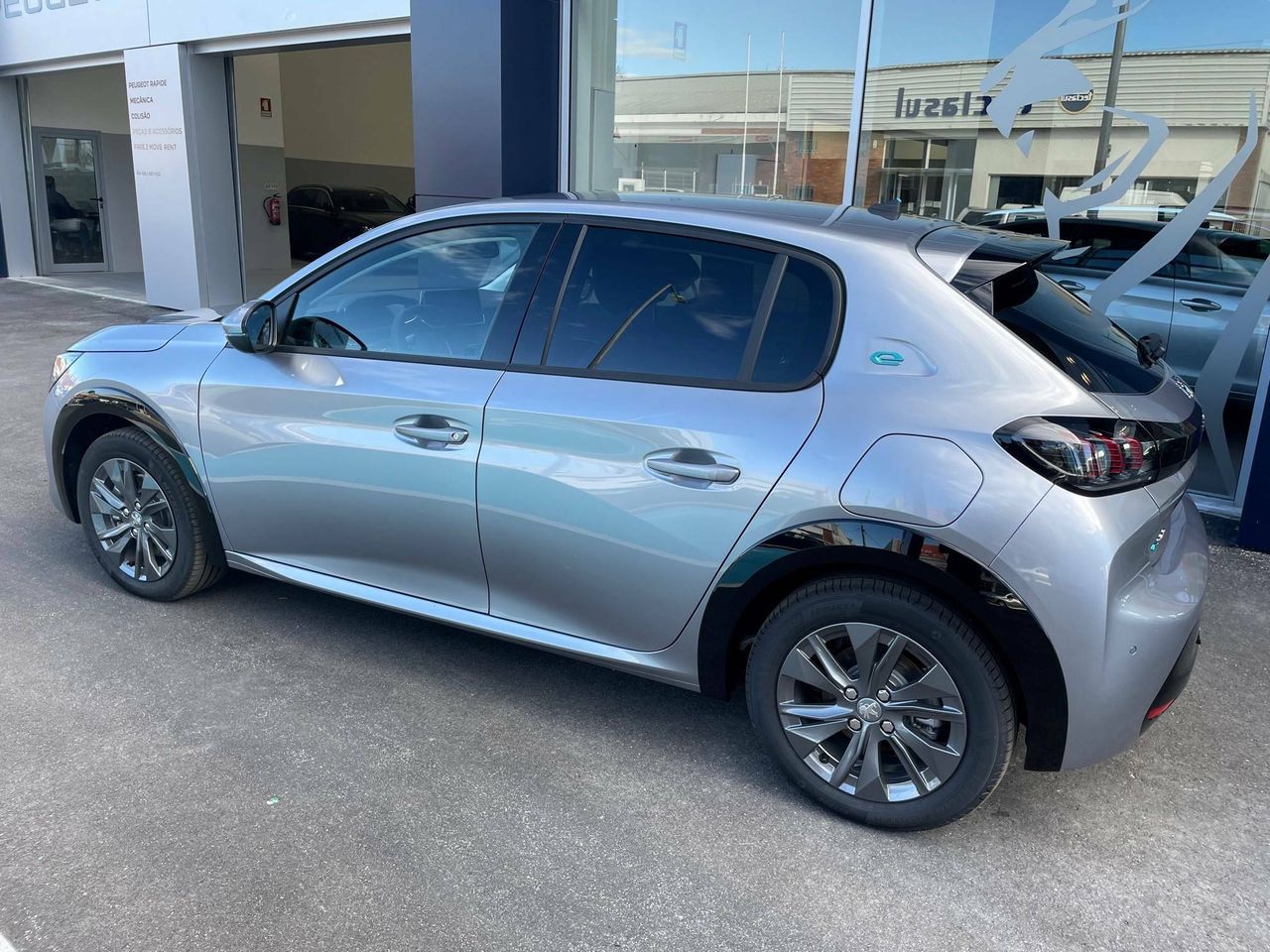 peugeot 208 2023 / foto grande (2)