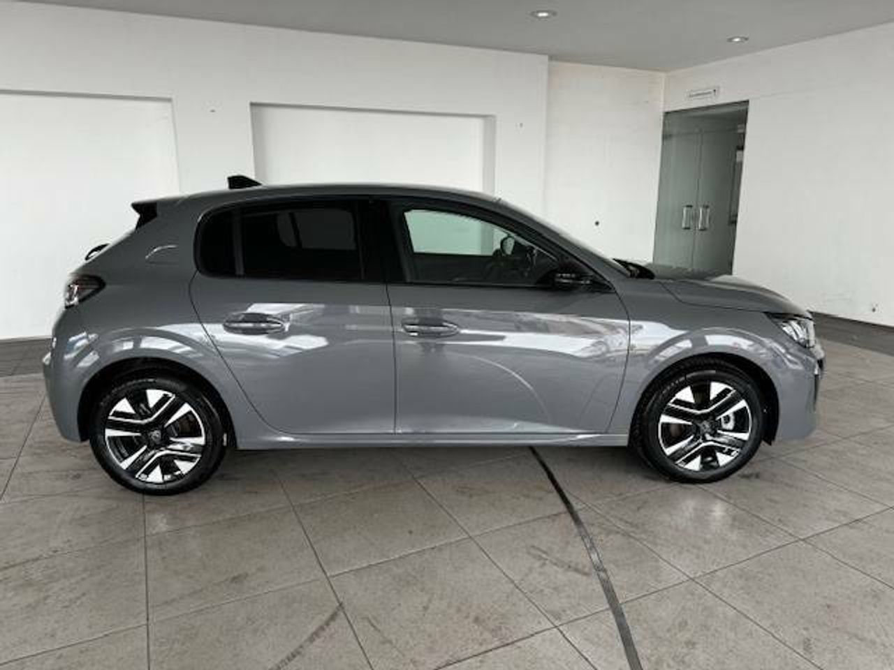 peugeot 208 2024 / foto grande (3)