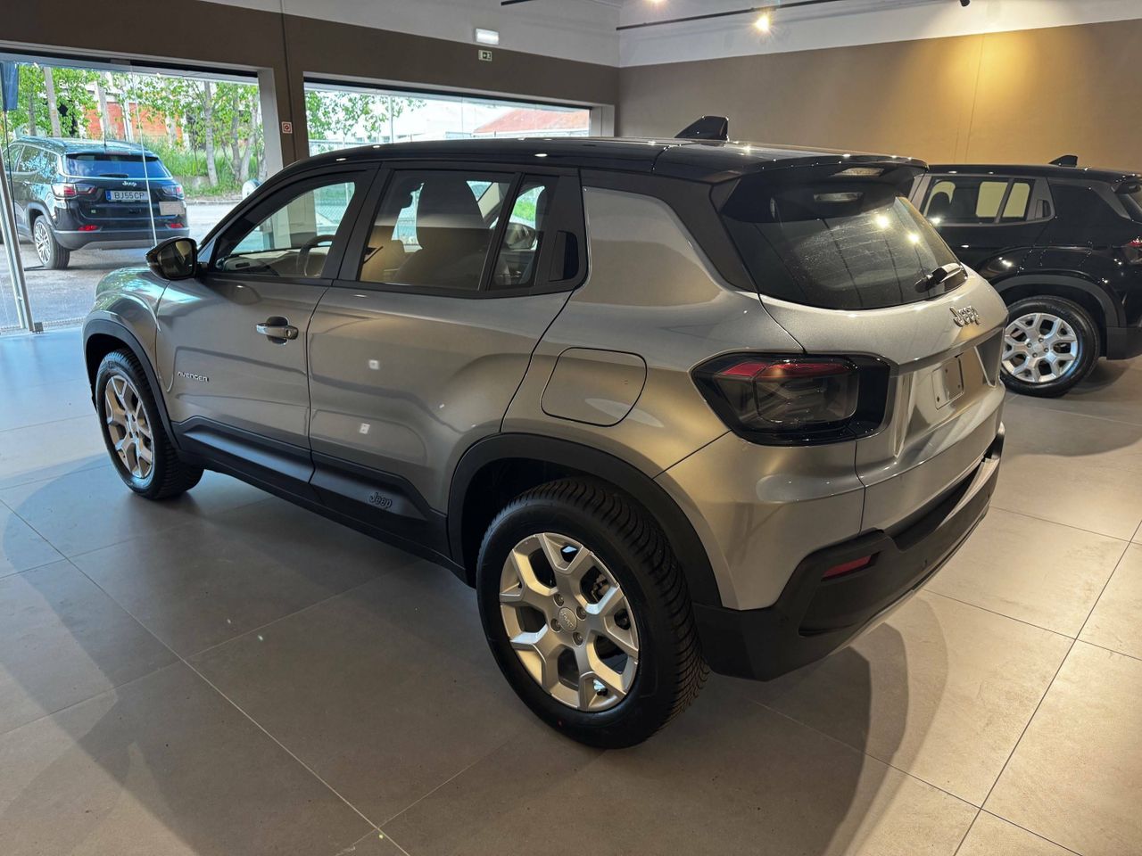 jeep avenger 2025 / foto grande (3)