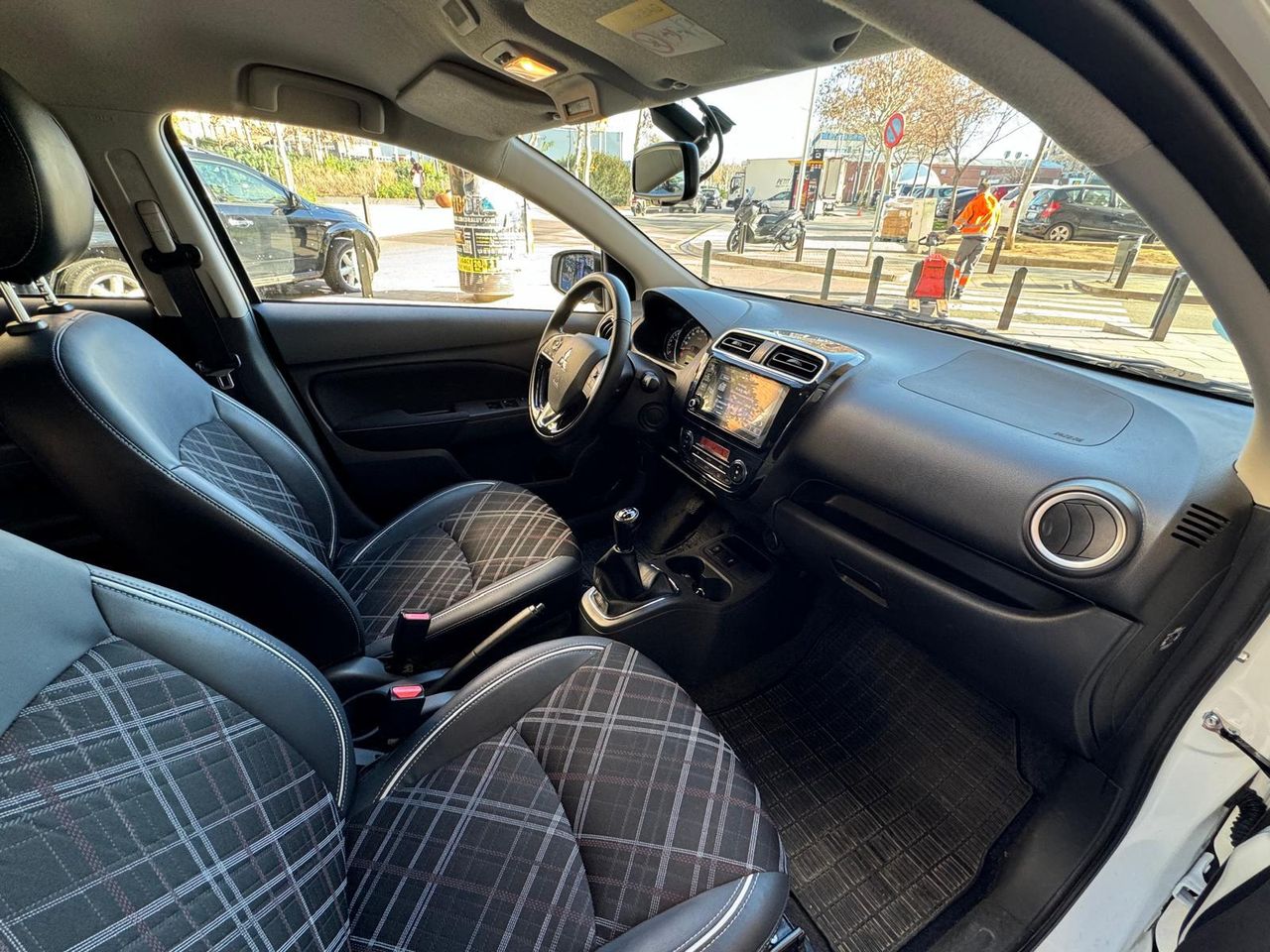 mitsubishi space star 2023 / foto grande (2)