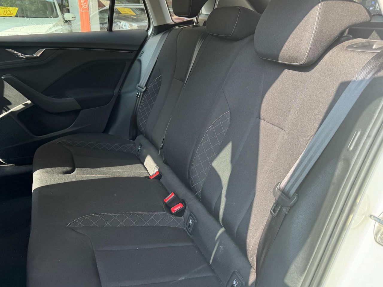 Skoda Kamiq 1.0 TSI STYLE - Foto 10