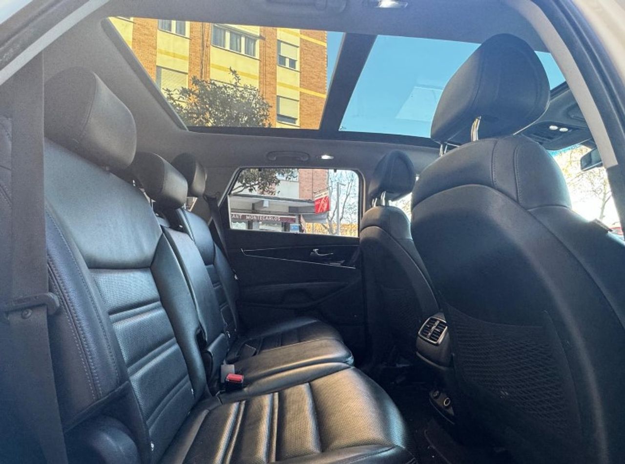 Kia Sorento 2.2 CRDi Emotion 4x4 7 plazas Aut. - Foto 8