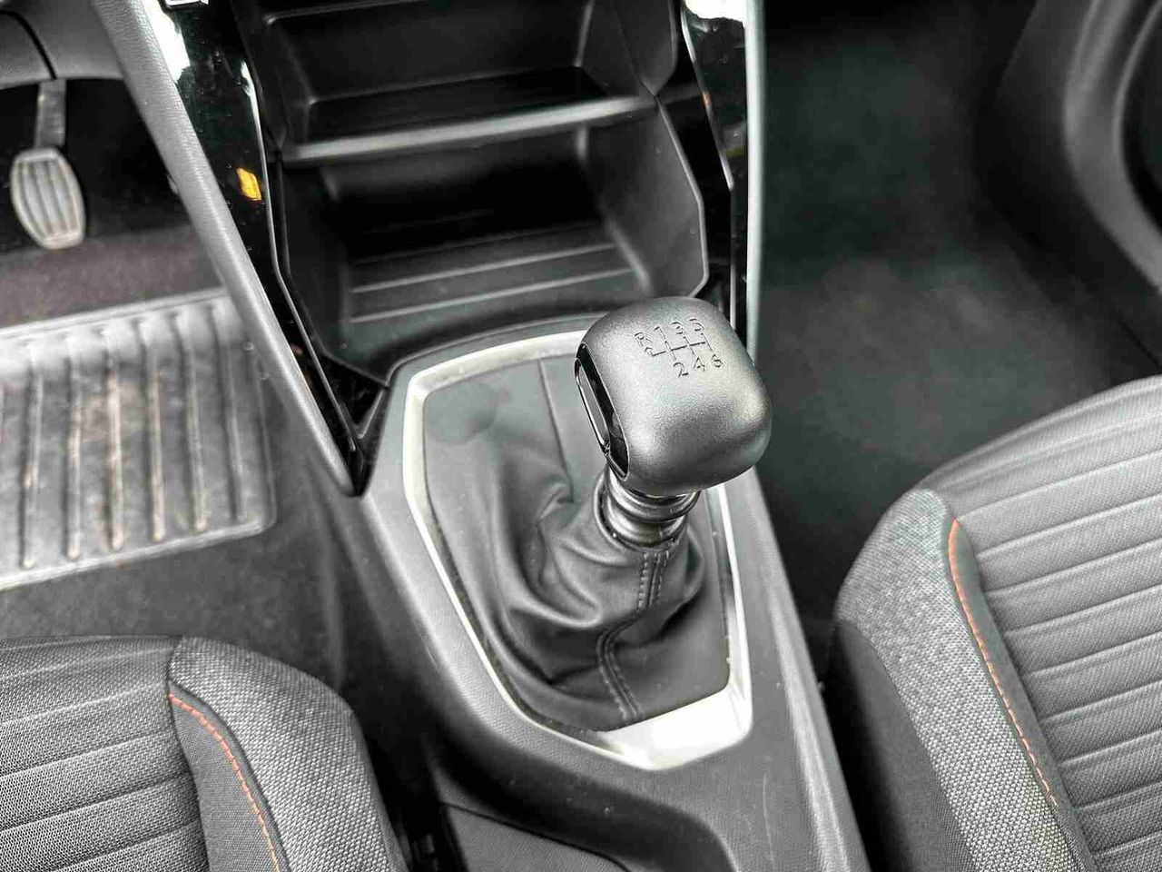 peugeot 2008 2023 / foto grande (2)