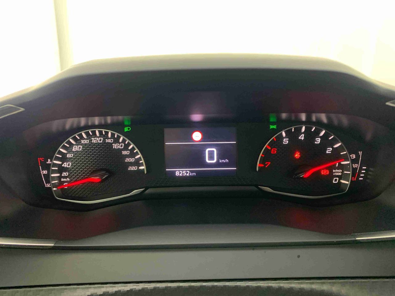 peugeot 208 2024 / foto grande (2)