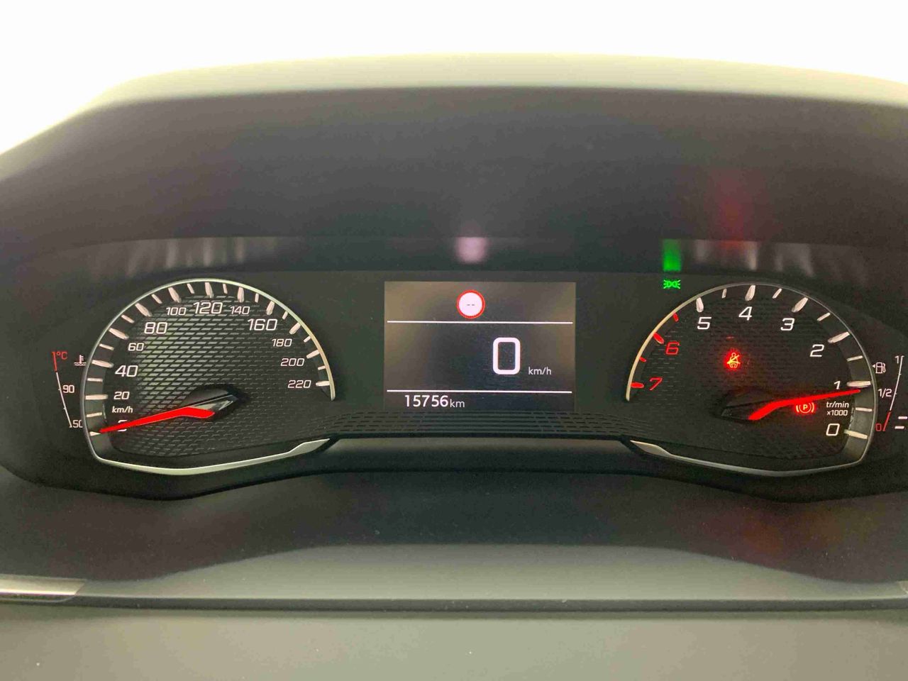 peugeot 2008 2024 / foto grande (2)