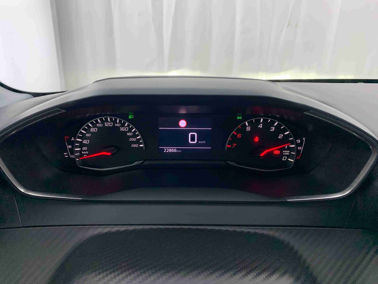 peugeot 208 2024 / foto grande (2)