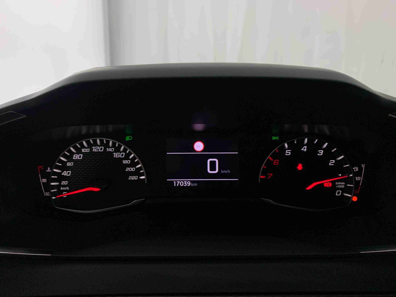 peugeot 208 2024 / foto grande (2)