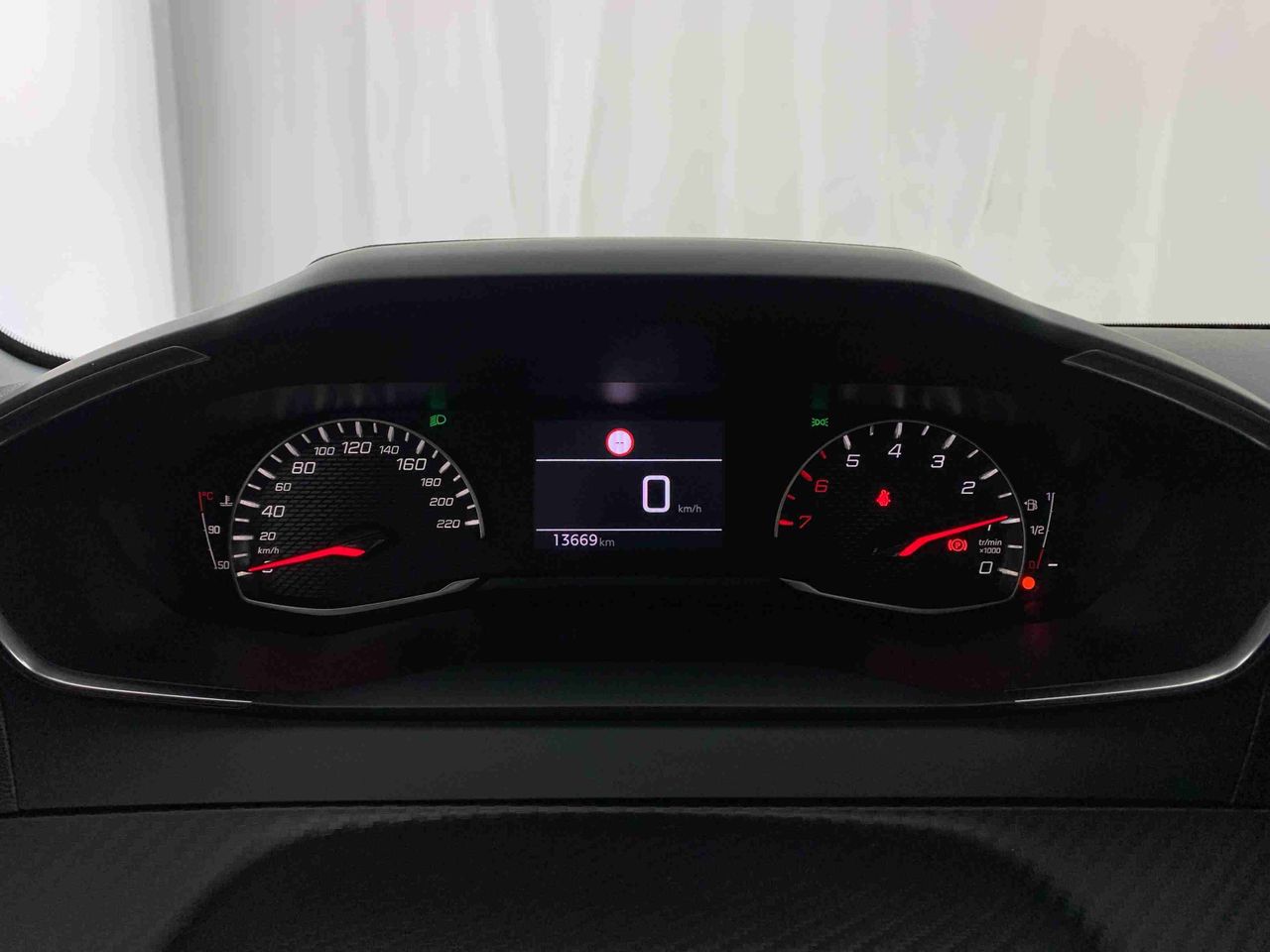 peugeot 208 2024 / foto grande (2)