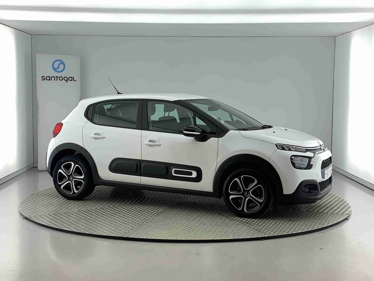Volvo xc40 2024 con volante multifuncional  de segunda mano - citroën c3 2024 /