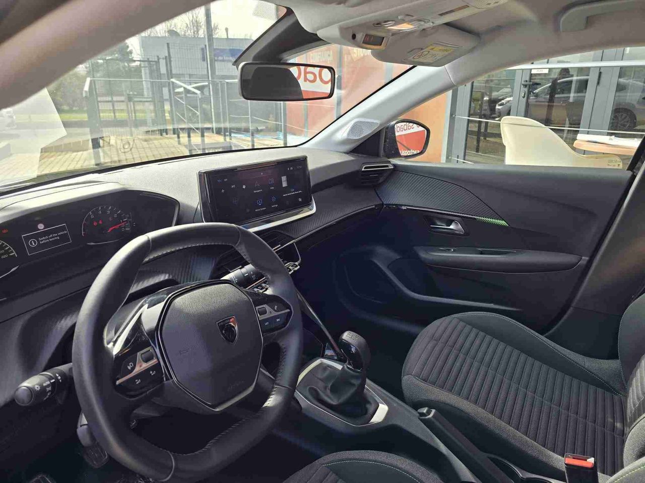 peugeot 208 2024 / foto grande (2)