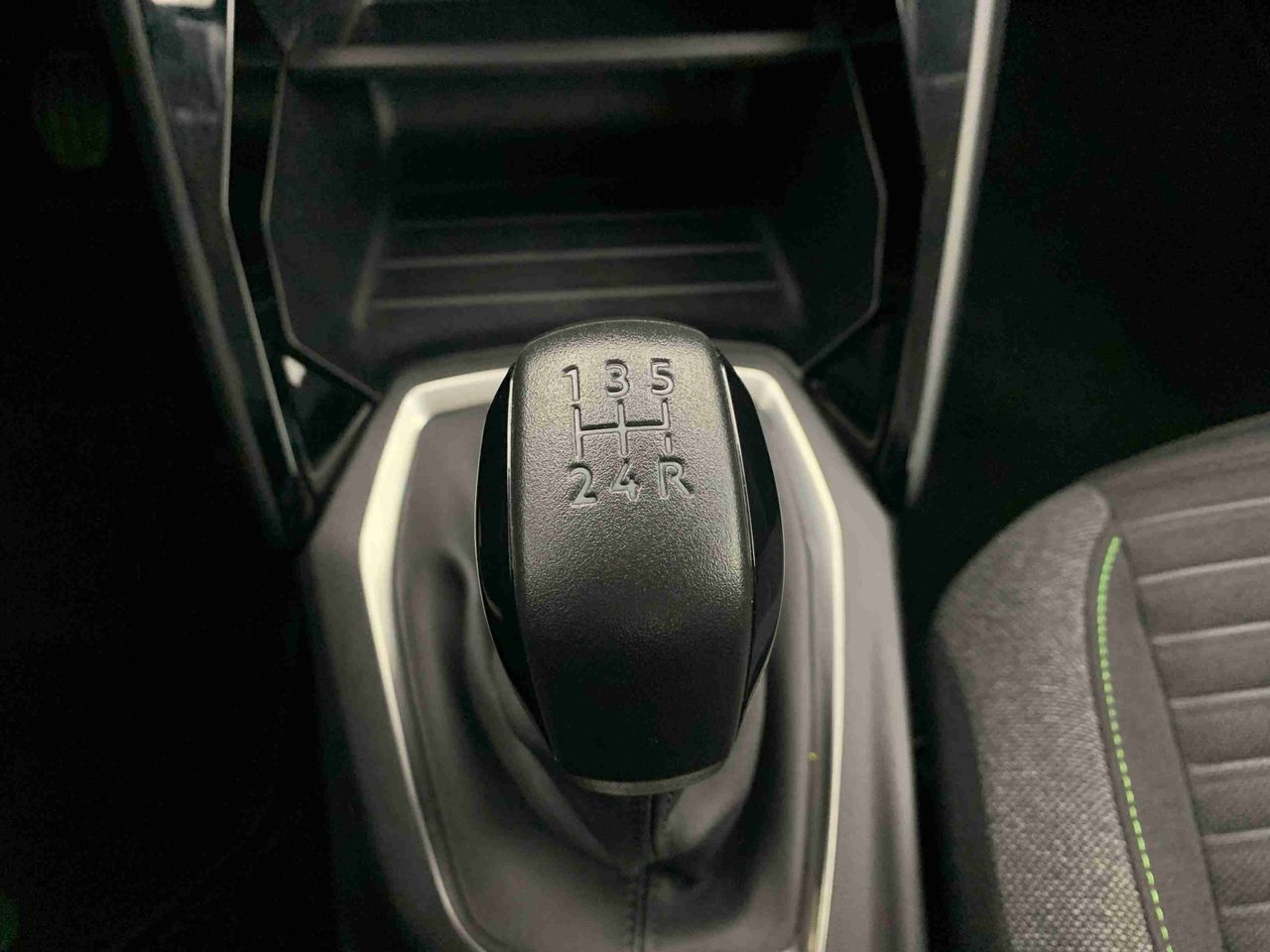 peugeot 208 2024 / foto grande (3)