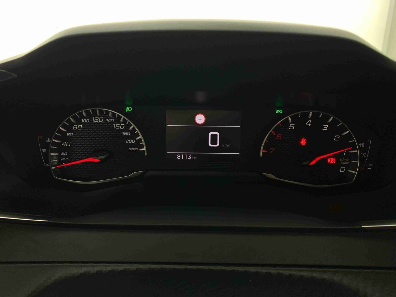 peugeot 208 2024 / foto grande (2)