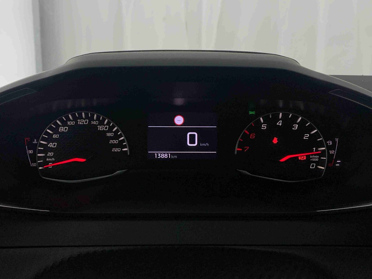 peugeot 2008 2024 / foto grande (2)