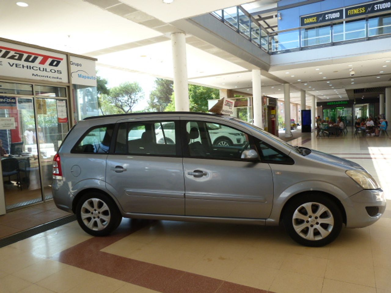 Opel Zafira Zafira 1.9 CDTi 120 CV Enjoy 5p. un solo propietario, kilómetros garantizados  - Foto 5