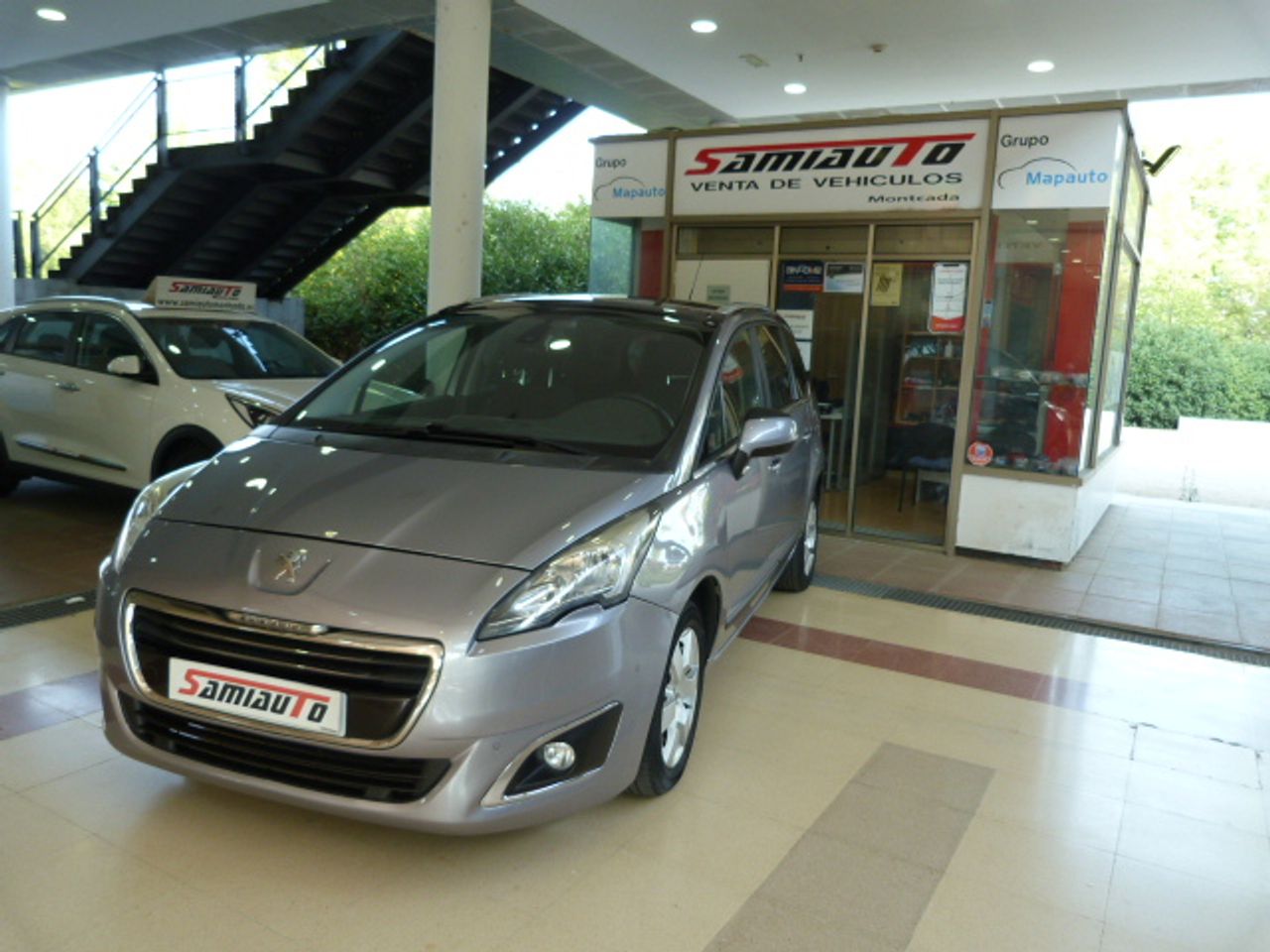peugeot 5008 2016 /