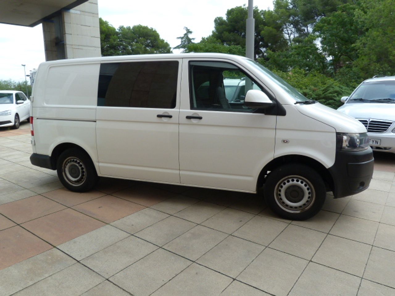 Volkswagen Transporter VOLKSWAGEN Transporter Kombi Corto T.Medio 2.0 TDI 140cv 2.8T muy muy bien cuidado, kilómetros garantizados - Foto 6