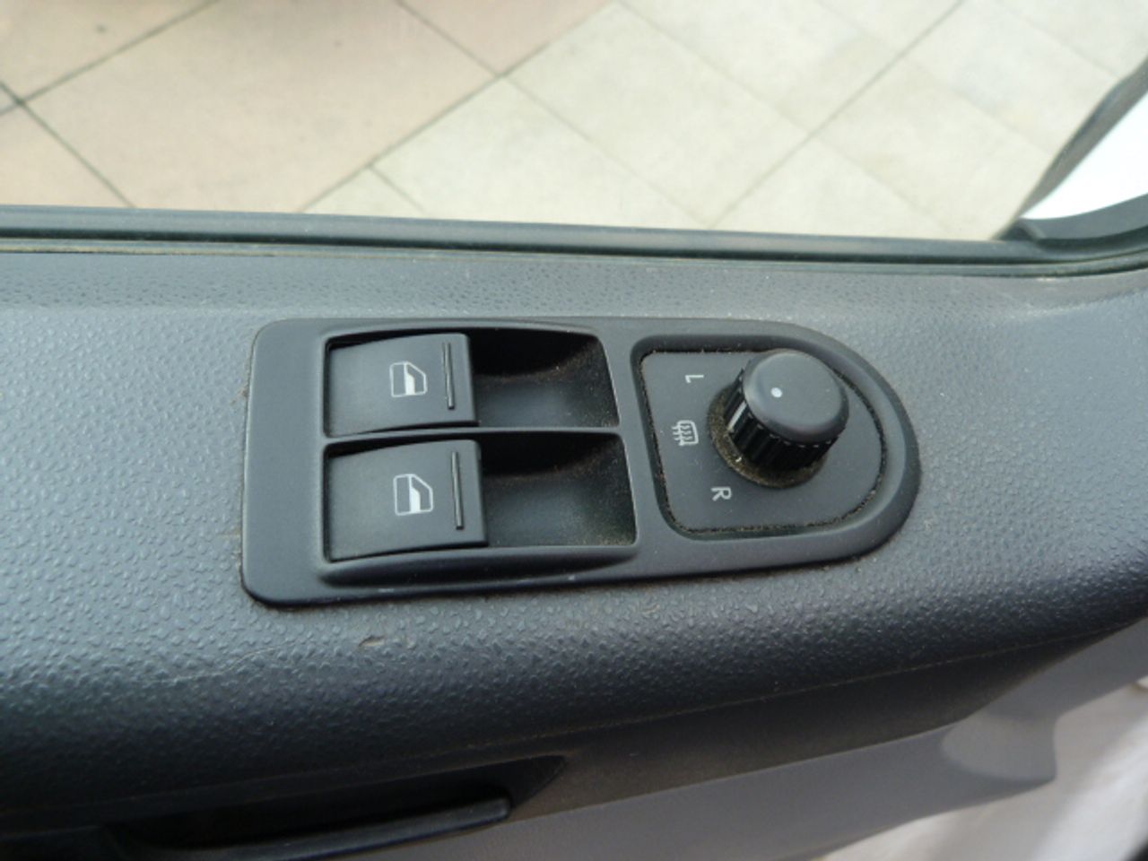 Volkswagen Transporter VOLKSWAGEN Transporter Kombi Corto T.Medio 2.0 TDI 140cv 2.8T muy muy bien cuidado, kilómetros garantizados - Foto 26