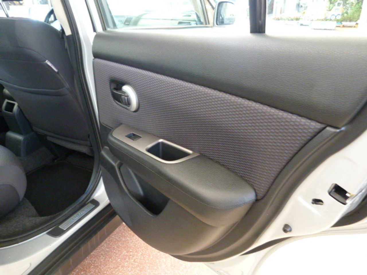 Nissan Tiida NISSAN - TIIDA 1.6 ACENTA 5 puertas 110 cv muy muy bien cuidado, kilómetros garantizados - Foto 12