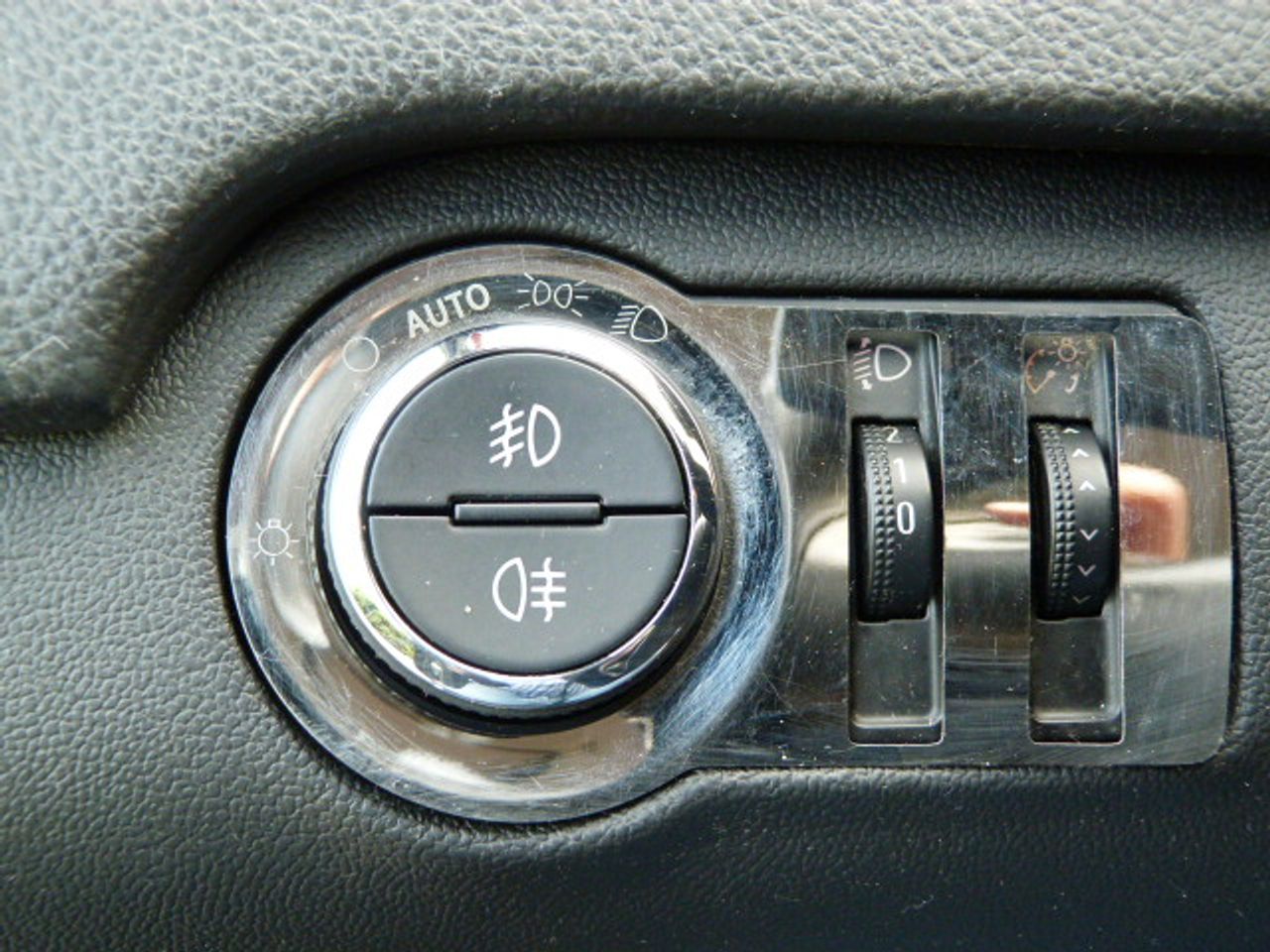 Opel Insignia  OPEL Insignia 1.8 16v Edition 140 CV  6V muy muy bien cuidado, kilómetros garantizados - Foto 23