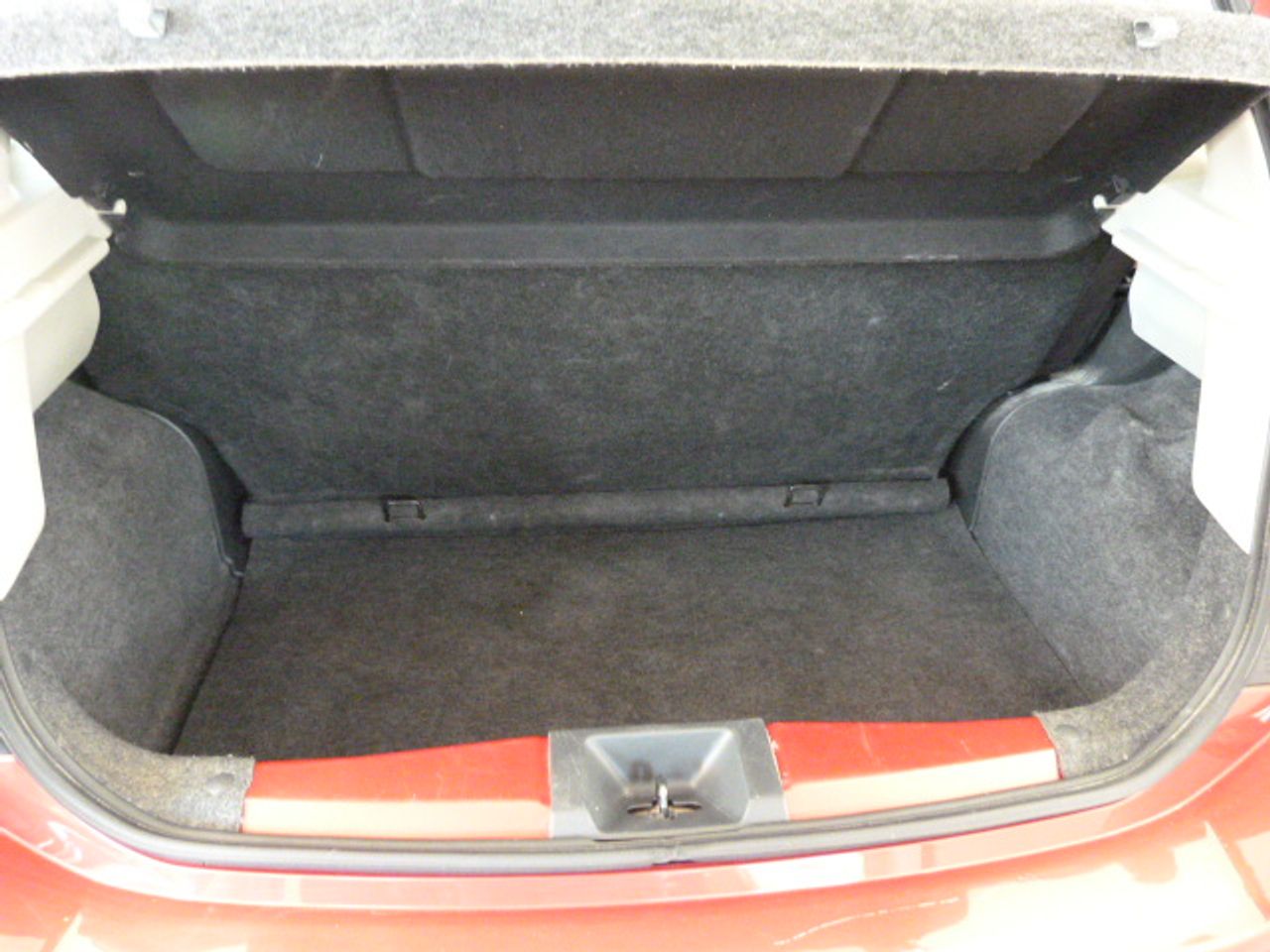 Nissan Micra Micra 1.2G NTEC 80cv un solo propietario, kilómetros garantizados  - Foto 12