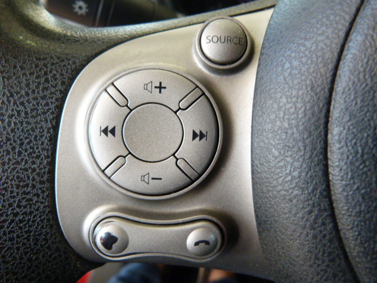Nissan Micra Micra 1.2G NTEC 80cv un solo propietario, kilómetros garantizados  - Foto 24