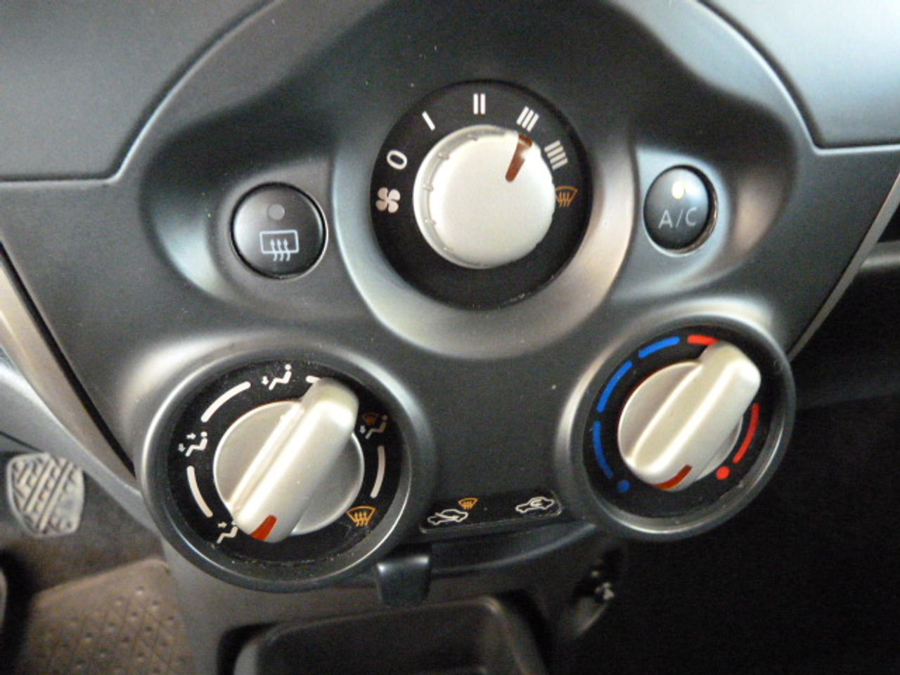 Nissan Micra Micra 1.2G NTEC 80cv un solo propietario, kilómetros garantizados  - Foto 23