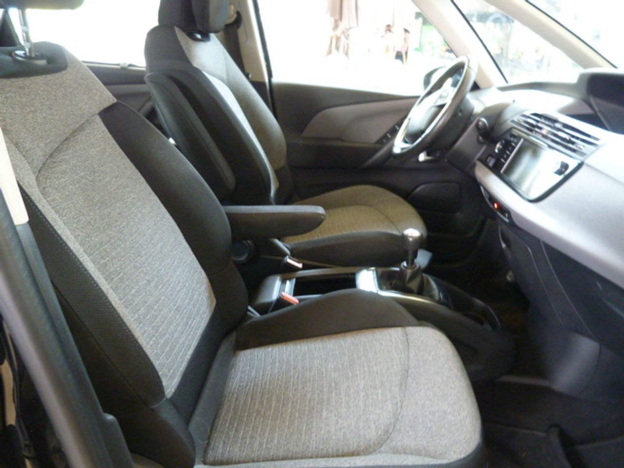 Citroën C4 Picasso C4 Picasso PureTech 130 SS 6v Live Edition un solo propietario, kilómetros garantizados  - Foto 9