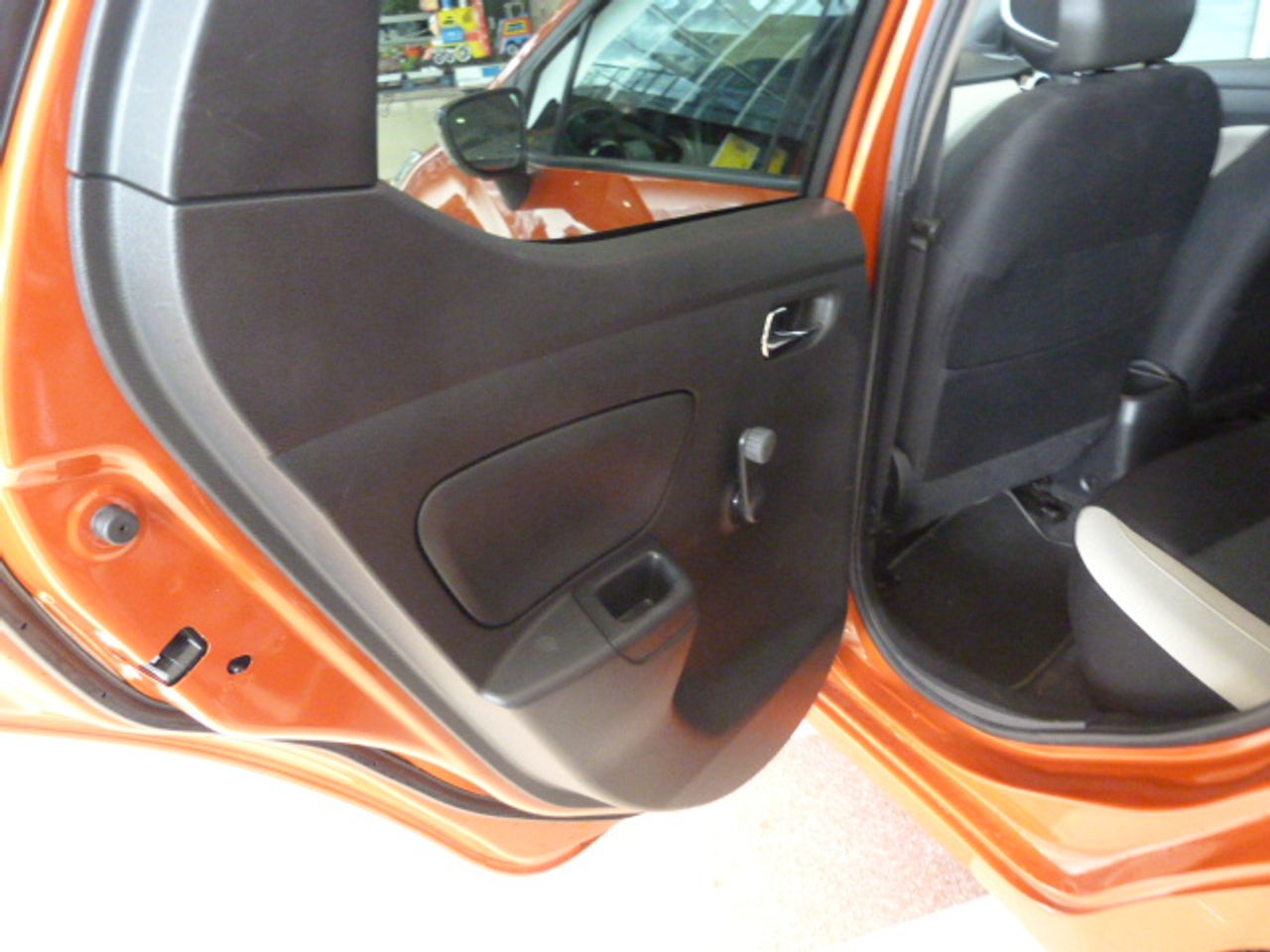 Nissan Micra NISSAN Micra 1.5dCi 90 CV SS BOSE Limited E. un solo propietario, libro de revisiones - Foto 19