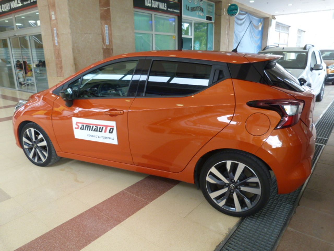 Nissan Micra NISSAN Micra 1.5dCi 90 CV SS BOSE Limited E. un solo propietario, libro de revisiones - Foto 17