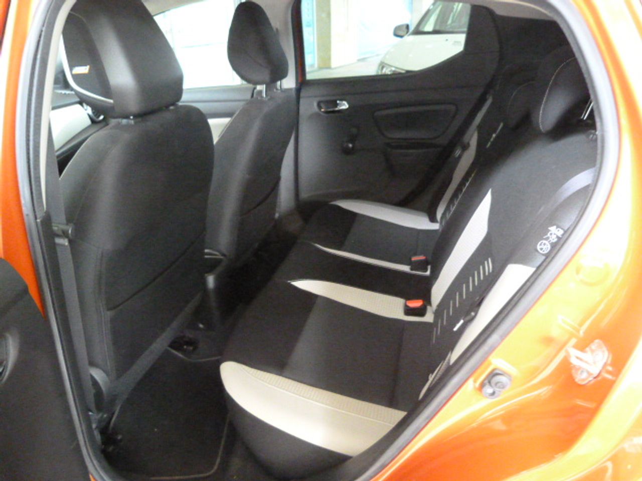 Nissan Micra NISSAN Micra 1.5dCi 90 CV SS BOSE Limited E. un solo propietario, libro de revisiones - Foto 18