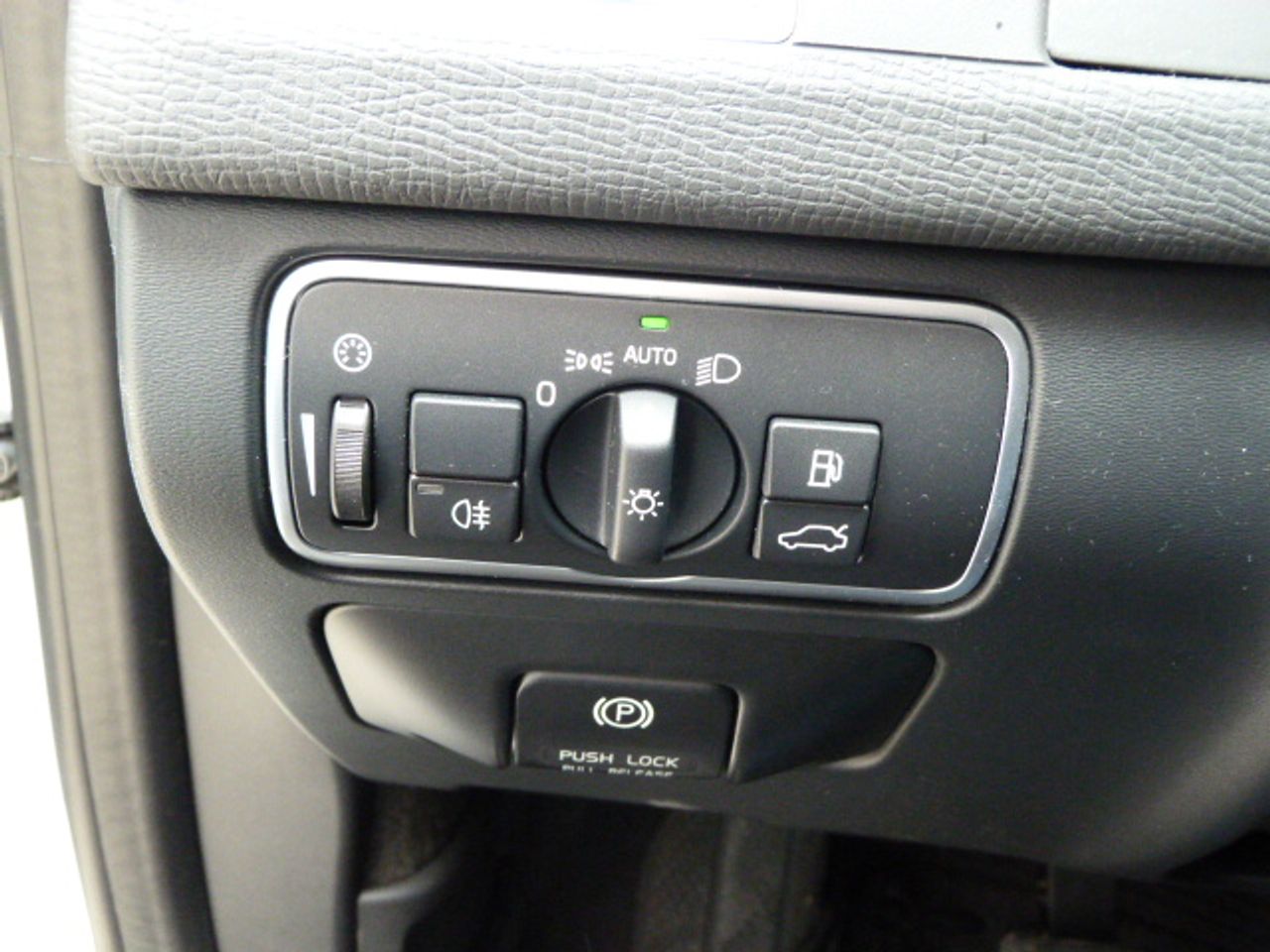 Volvo XC60 D3 Momentum muy muy bien cuidado, kilómetros garantizados - Foto 24