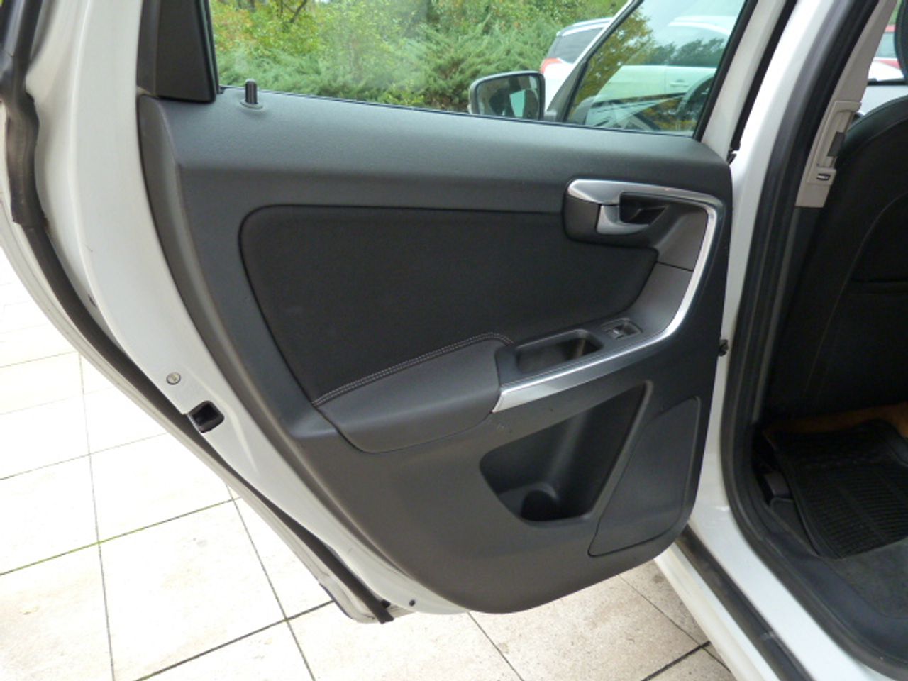 Volvo XC60 D3 Momentum muy muy bien cuidado, kilómetros garantizados - Foto 15