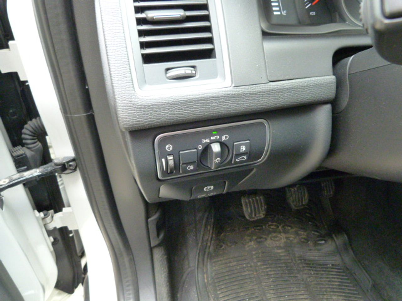 Volvo XC60 D3 Momentum muy muy bien cuidado, kilómetros garantizados - Foto 18