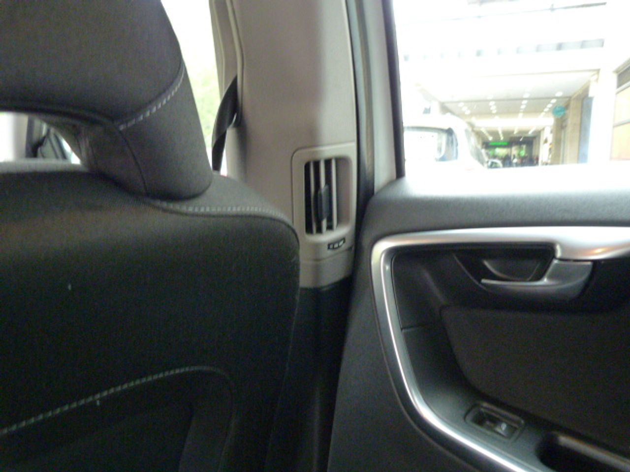 Volvo XC60 D3 Momentum muy muy bien cuidado, kilómetros garantizados - Foto 23