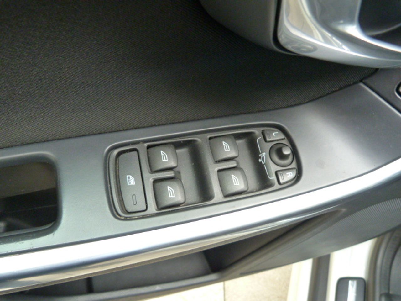 Volvo XC60 D3 Momentum muy muy bien cuidado, kilómetros garantizados - Foto 17