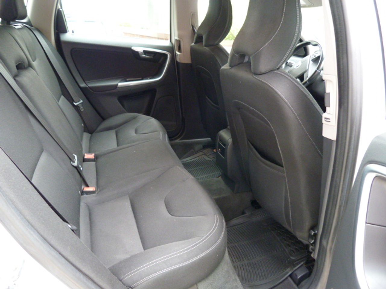 Volvo XC60 D3 Momentum muy muy bien cuidado, kilómetros garantizados - Foto 9