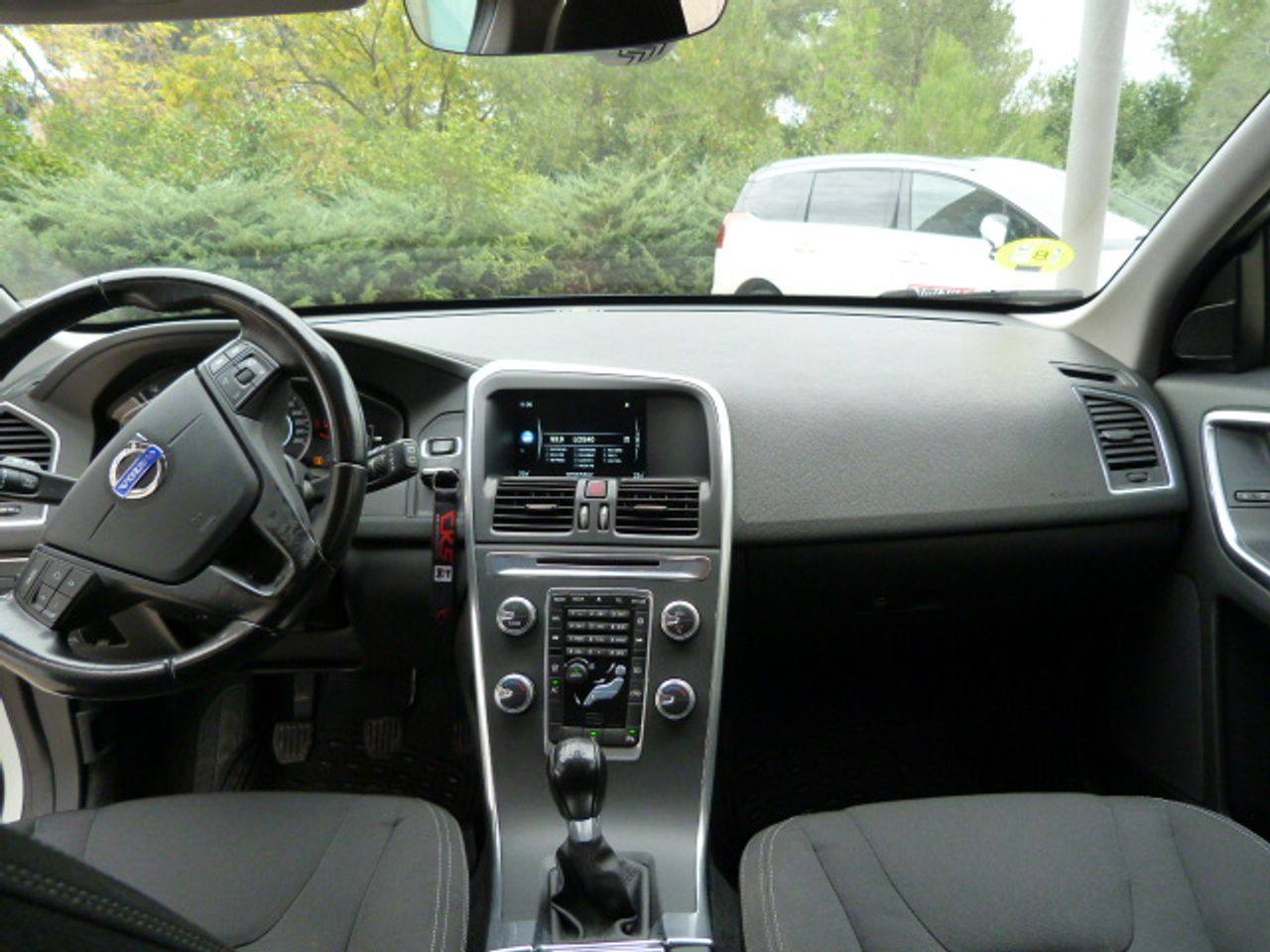 Volvo XC60 D3 Momentum muy muy bien cuidado, kilómetros garantizados - Foto 20