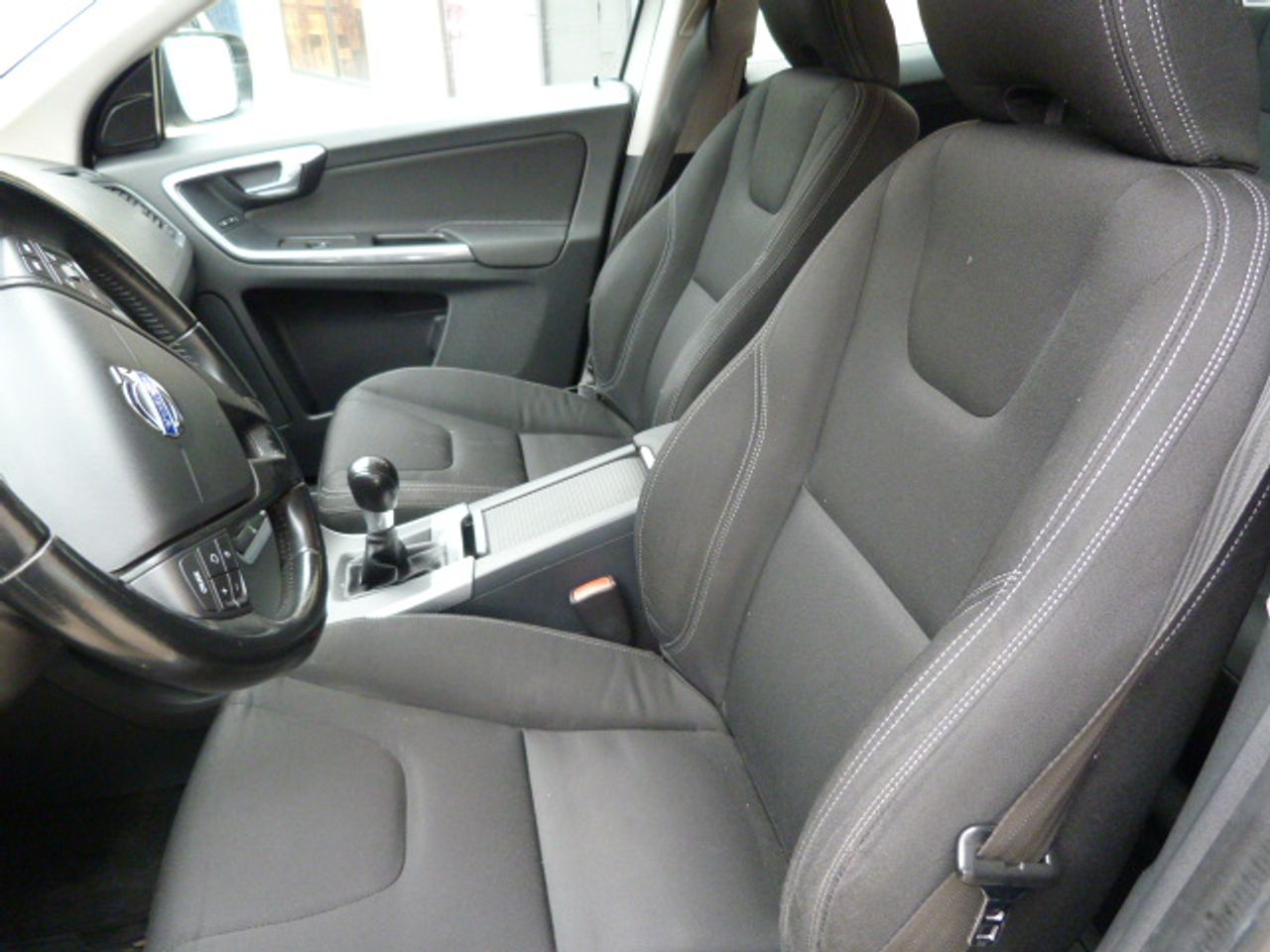 Volvo XC60 D3 Momentum muy muy bien cuidado, kilómetros garantizados - Foto 19