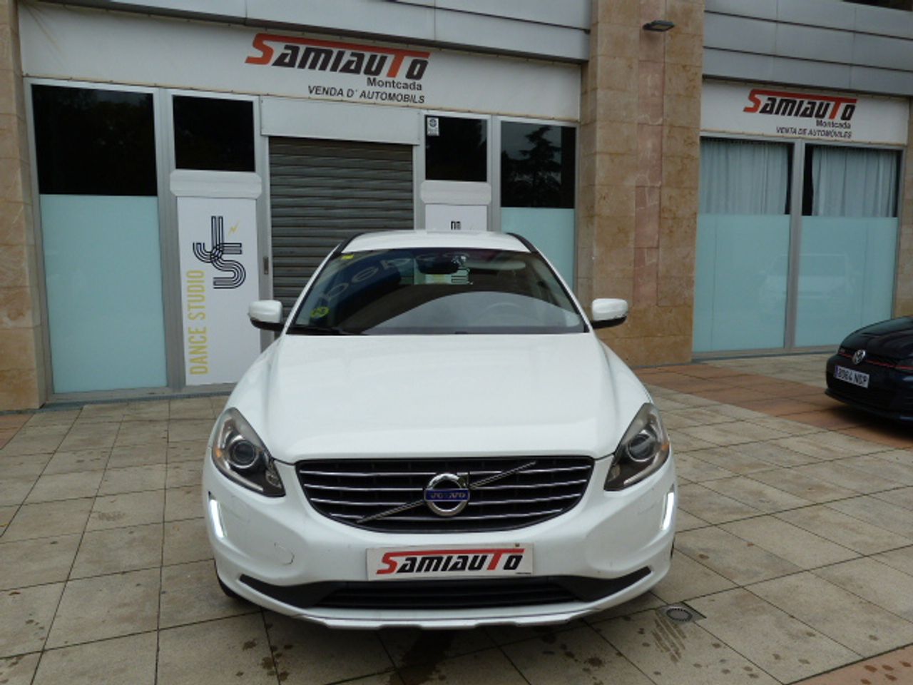 Volvo XC60 D3 Momentum muy muy bien cuidado, kilómetros garantizados - Foto 3