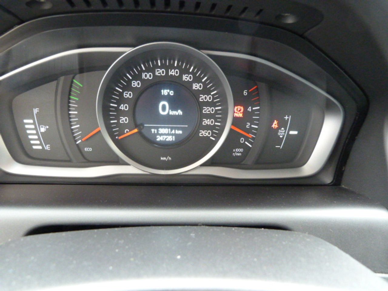 Volvo XC60 D3 Momentum muy muy bien cuidado, kilómetros garantizados - Foto 27