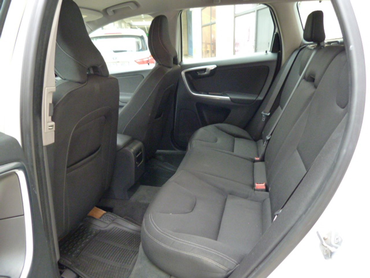 Volvo XC60 D3 Momentum muy muy bien cuidado, kilómetros garantizados - Foto 14