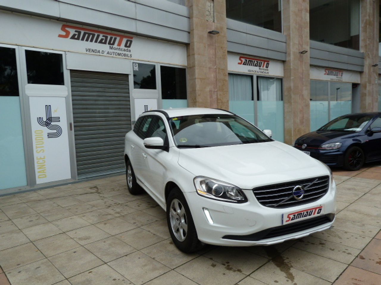 Volvo XC60 D3 Momentum muy muy bien cuidado, kilómetros garantizados - Foto 4