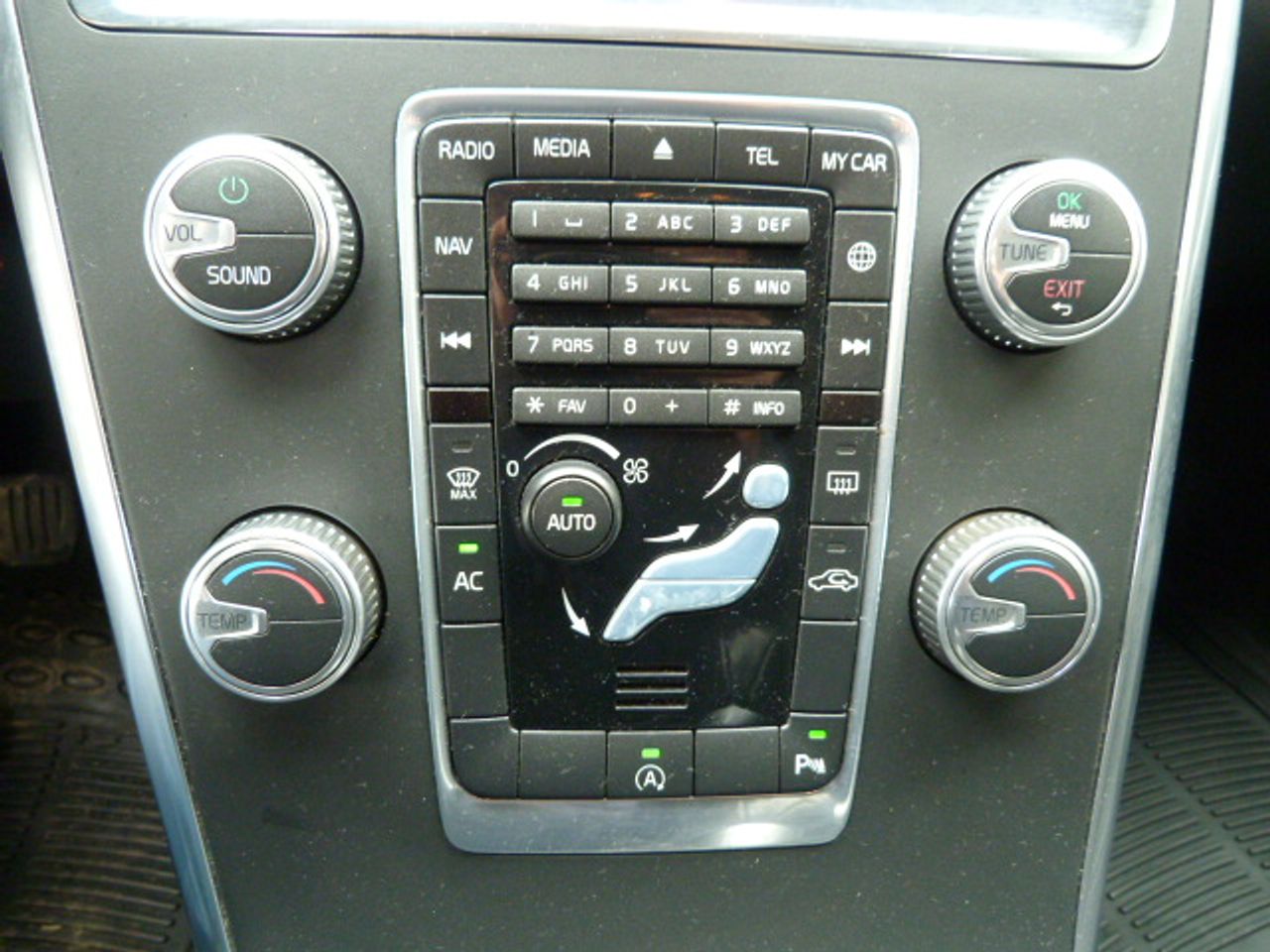 Volvo XC60 D3 Momentum muy muy bien cuidado, kilómetros garantizados - Foto 29