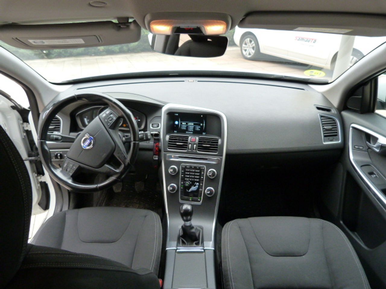 Volvo XC60 D3 Momentum muy muy bien cuidado, kilómetros garantizados - Foto 21