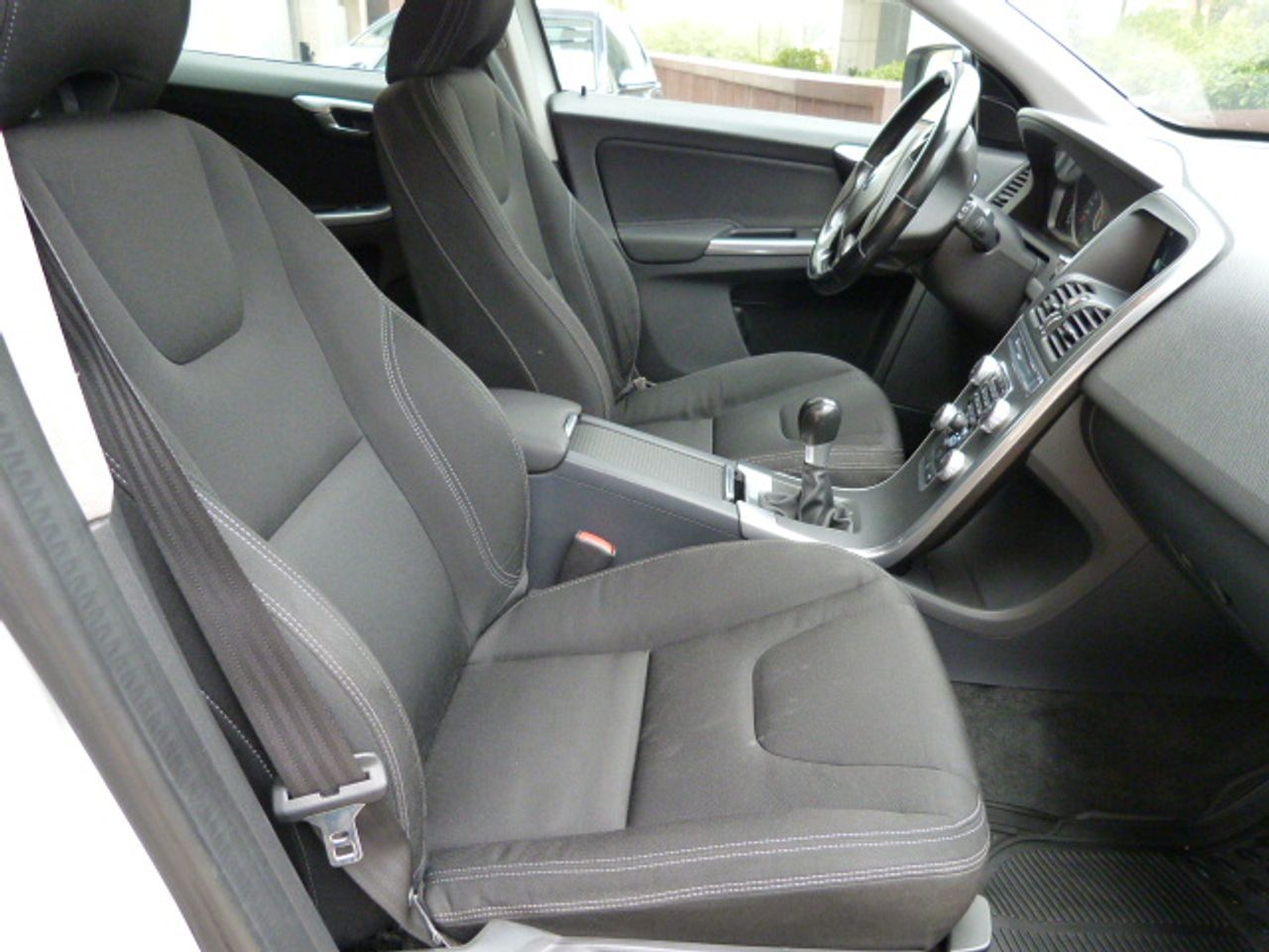 Volvo XC60 D3 Momentum muy muy bien cuidado, kilómetros garantizados - Foto 8