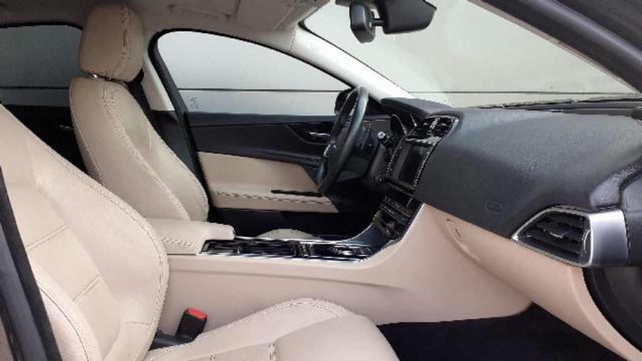 jaguar xe 2018 / foto grande (3)
